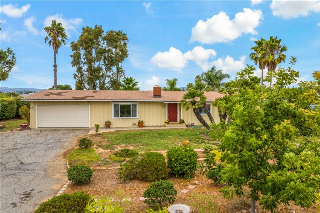1181 Gearald Way Fallbrook, CA 92028 - Photo 3 of 39 a view of a house with a yard