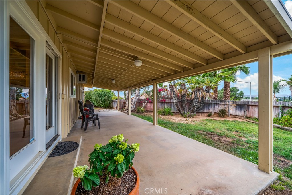 1181 Gearald Way Fallbrook, CA 92028 - Photo 33 of 39 a patio with a patio table and chairs