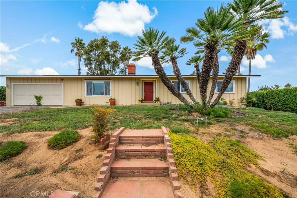 1181 Gearald Way Fallbrook, CA 92028 - Photo 38 of 39 a front view of house with yard and green space