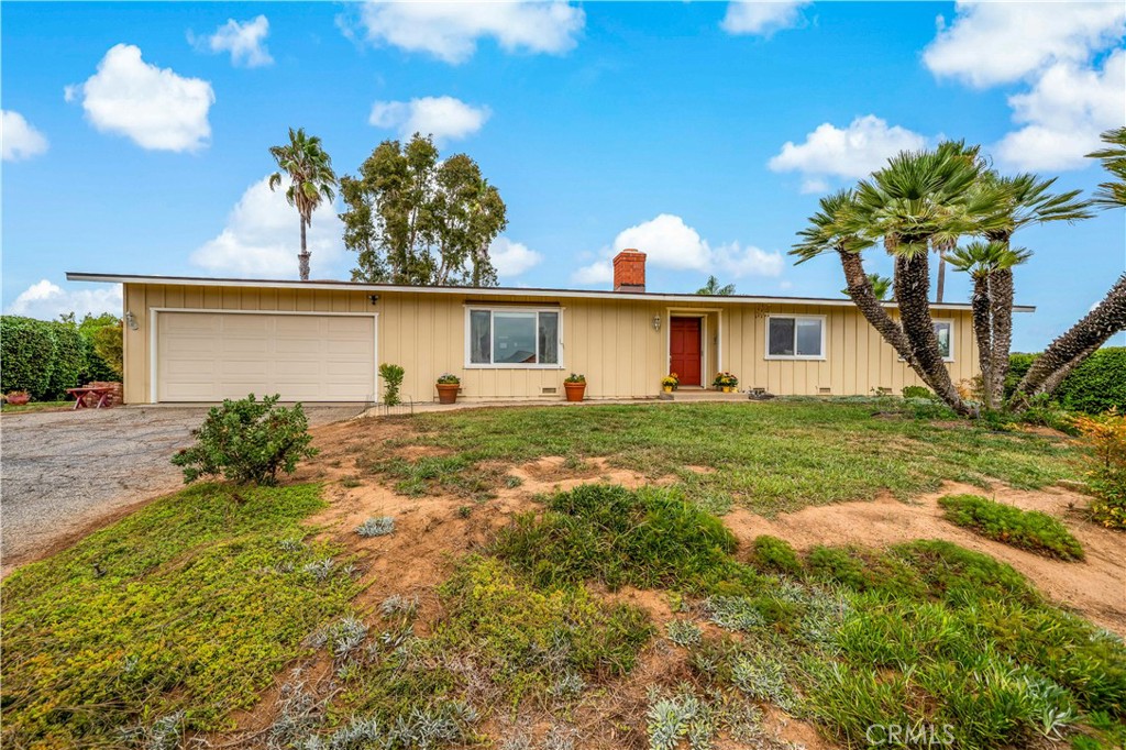 1181 Gearald Way Fallbrook, CA 92028 - Photo 39 of 39 a front view of house with yard and green space