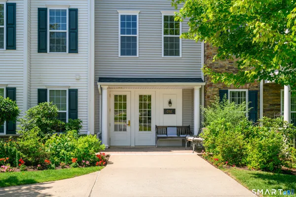 $3,300 | 1 Rivington Road, Unit 201, Danbury, CT 06810