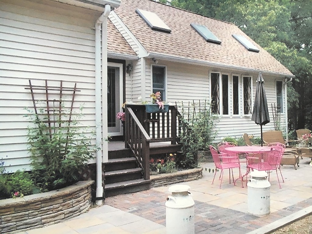 119 Douglas Road Webster, MA 01570 - Photo 2 of 30 Gallery Image 2