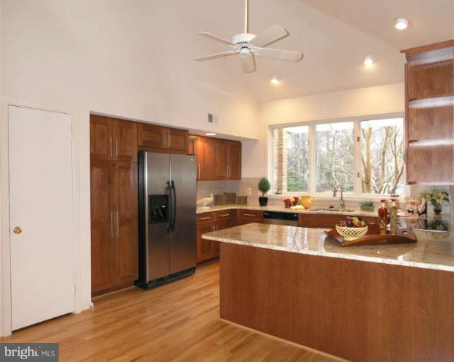 11561 Hemingway Drive Reston, VA 20194 - Photo 13 of 30 Kitchen