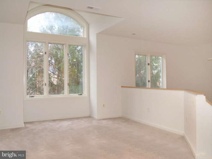 11561 Hemingway Drive Reston, VA 20194 - Photo 18 of 30 Loft