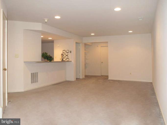 11561 Hemingway Drive Reston, VA 20194 - Photo 23 of 30 Rec Room Bar