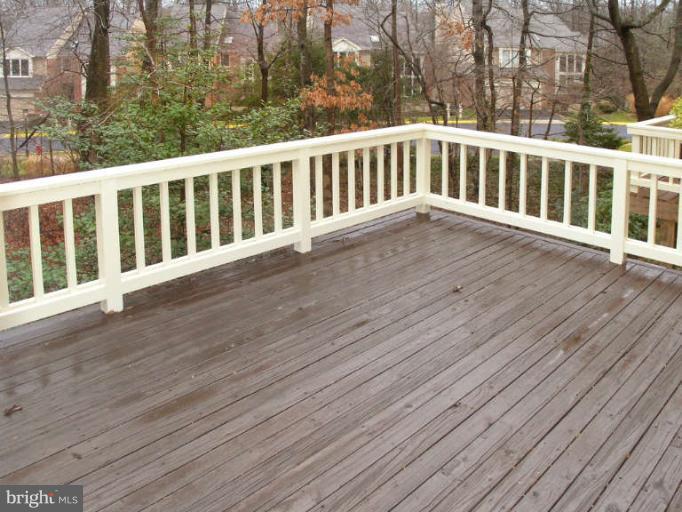 11561 Hemingway Drive Reston, VA 20194 - Photo 27 of 30 Deck