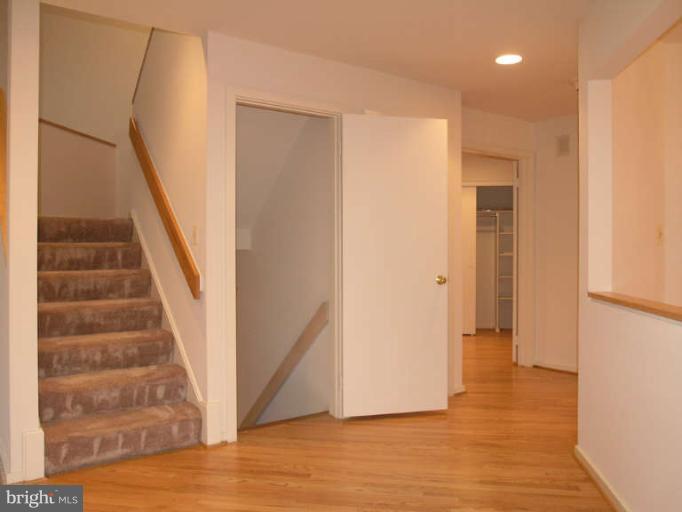 11561 Hemingway Drive Reston, VA 20194 - Photo 5 of 30 Foyer