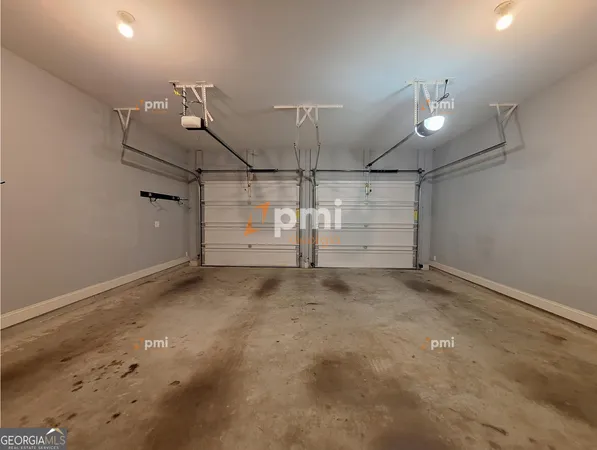 a view of a room with an empty space