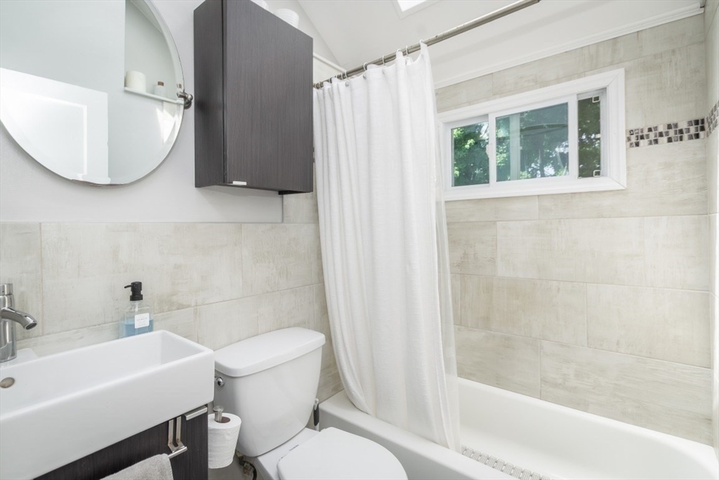 32 Hamilton Road, Unit 32 Wakefield, MA 01880 - Photo 18 of 39