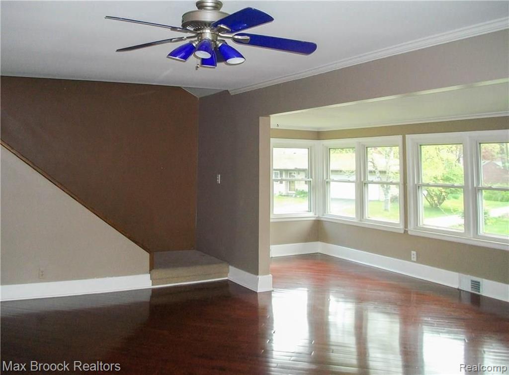 1602 Inverness Street Sylvan Lake, MI 48320 - Photo 10 of 34