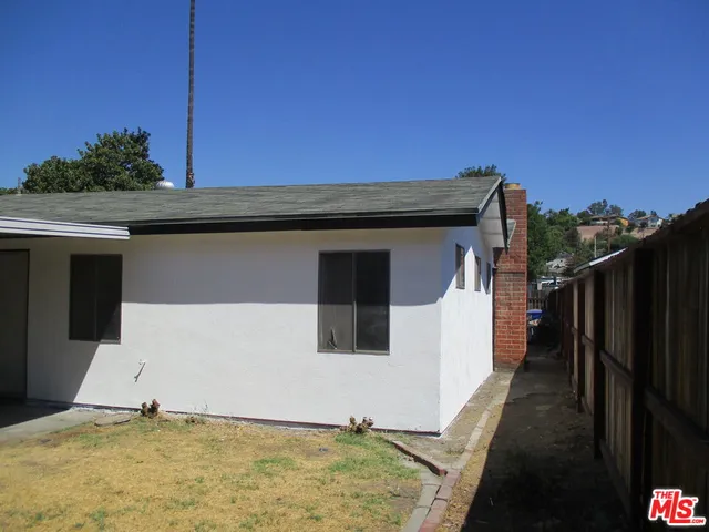 a house view with a backyard space