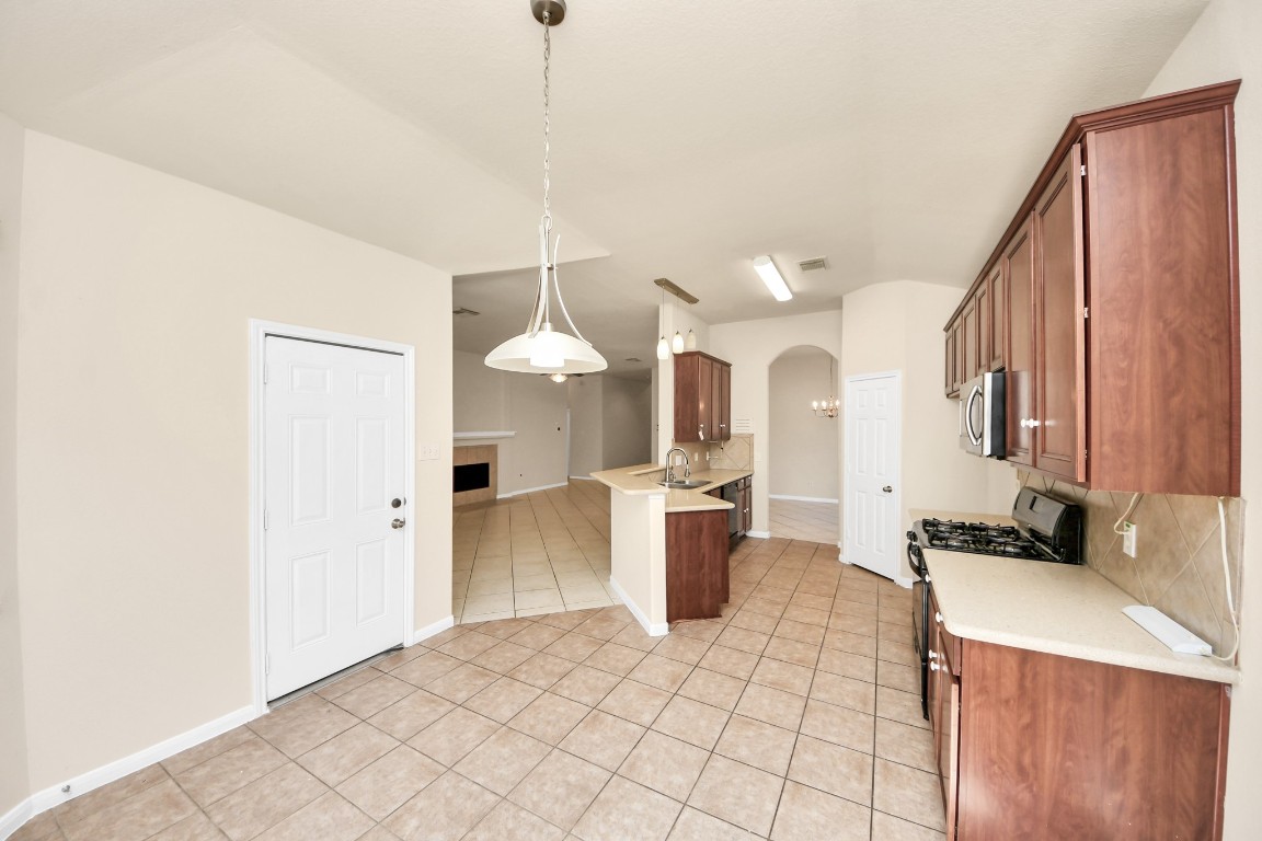 2514 Broad Timbers Drive Spring, TX 77373 - Photo 7 of 41