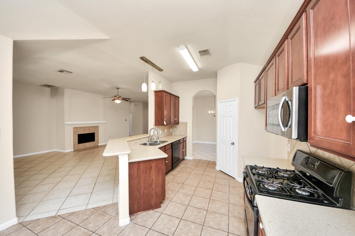 2514 Broad Timbers Drive Spring, TX 77373 - Photo 10 of 41