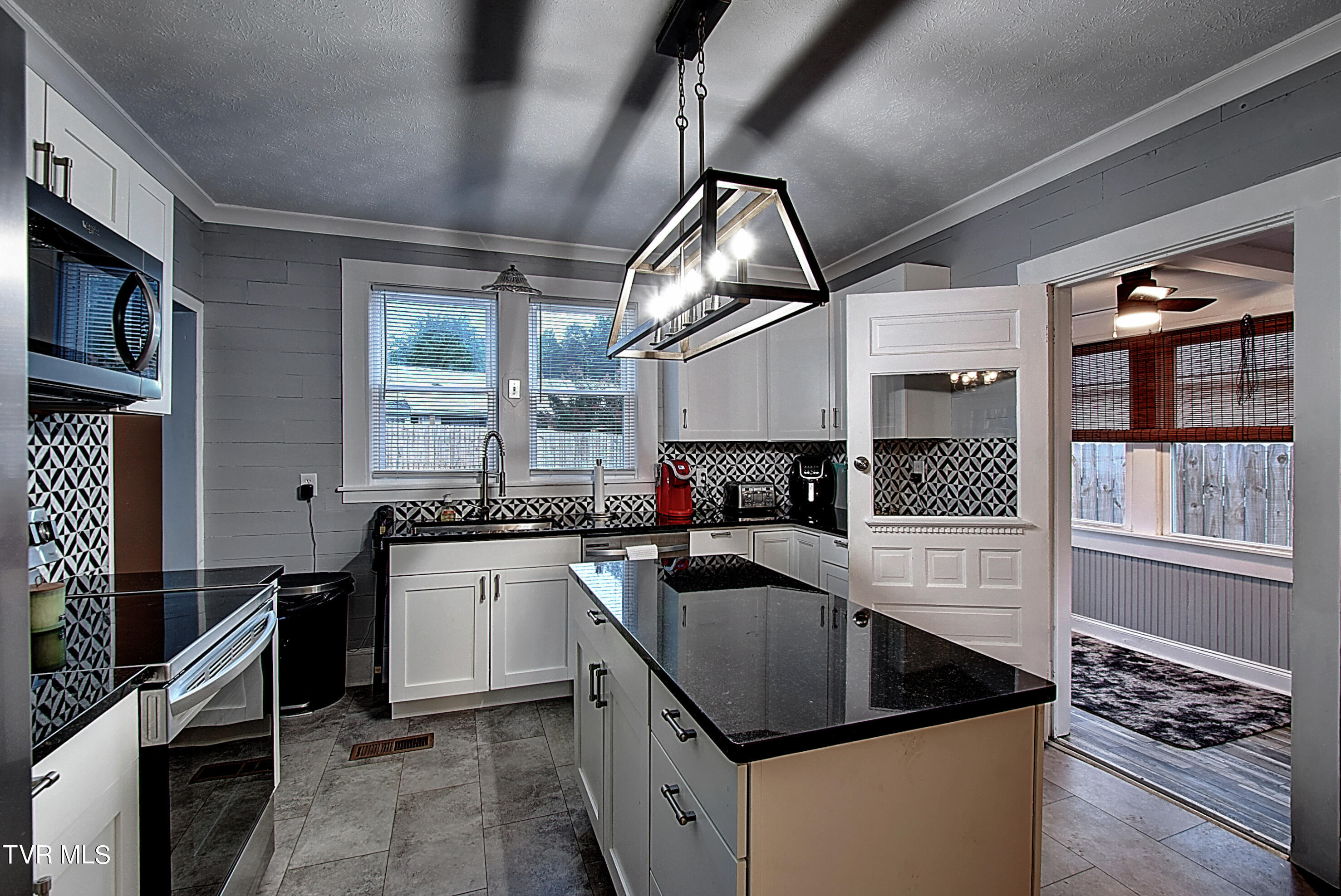 504 Maple Street Elizabethton, TN 37643 - Photo 13 of 36 DSC_0154_5_6_7_8_9