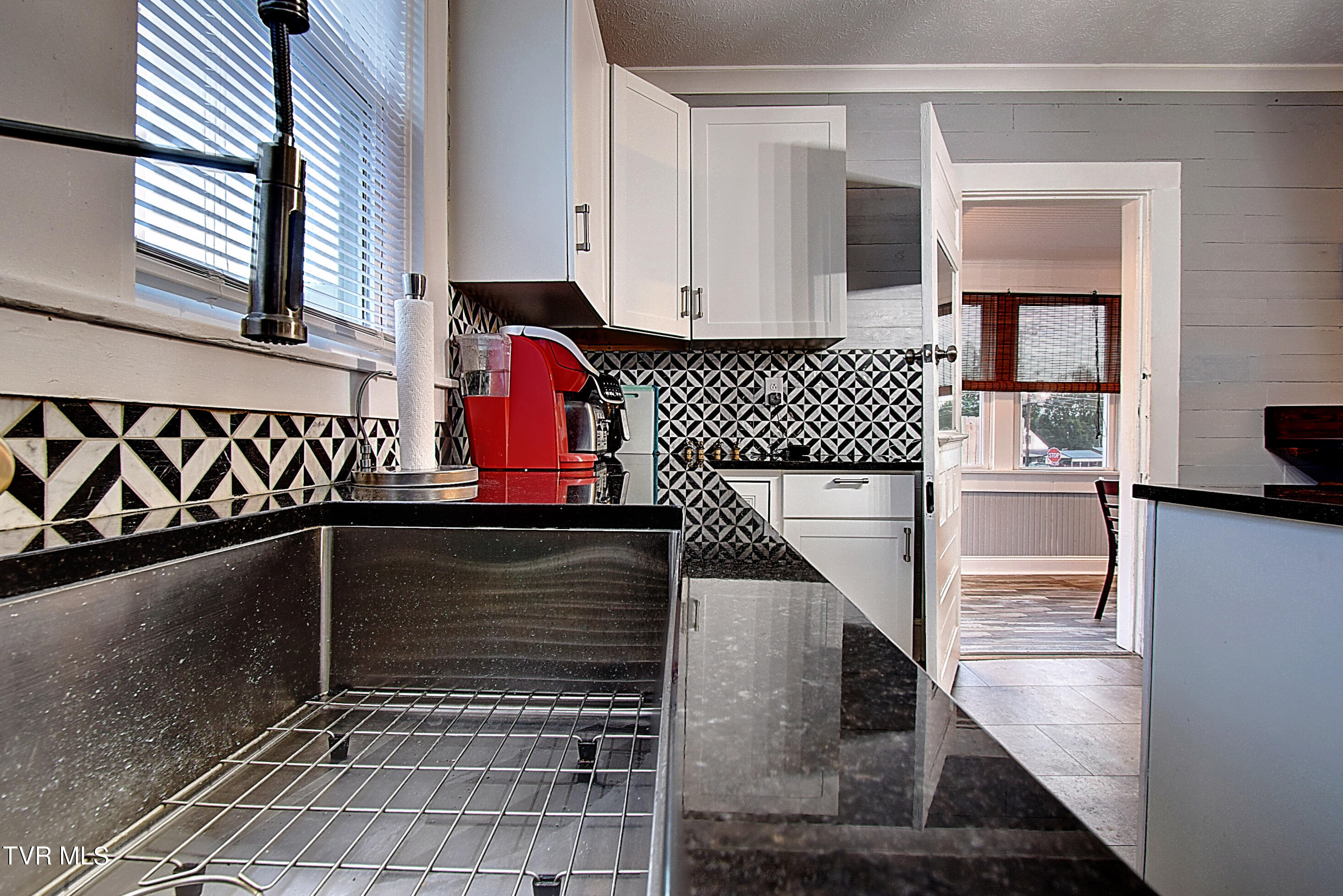 504 Maple Street Elizabethton, TN 37643 - Photo 16 of 36 DSC_0208And8more