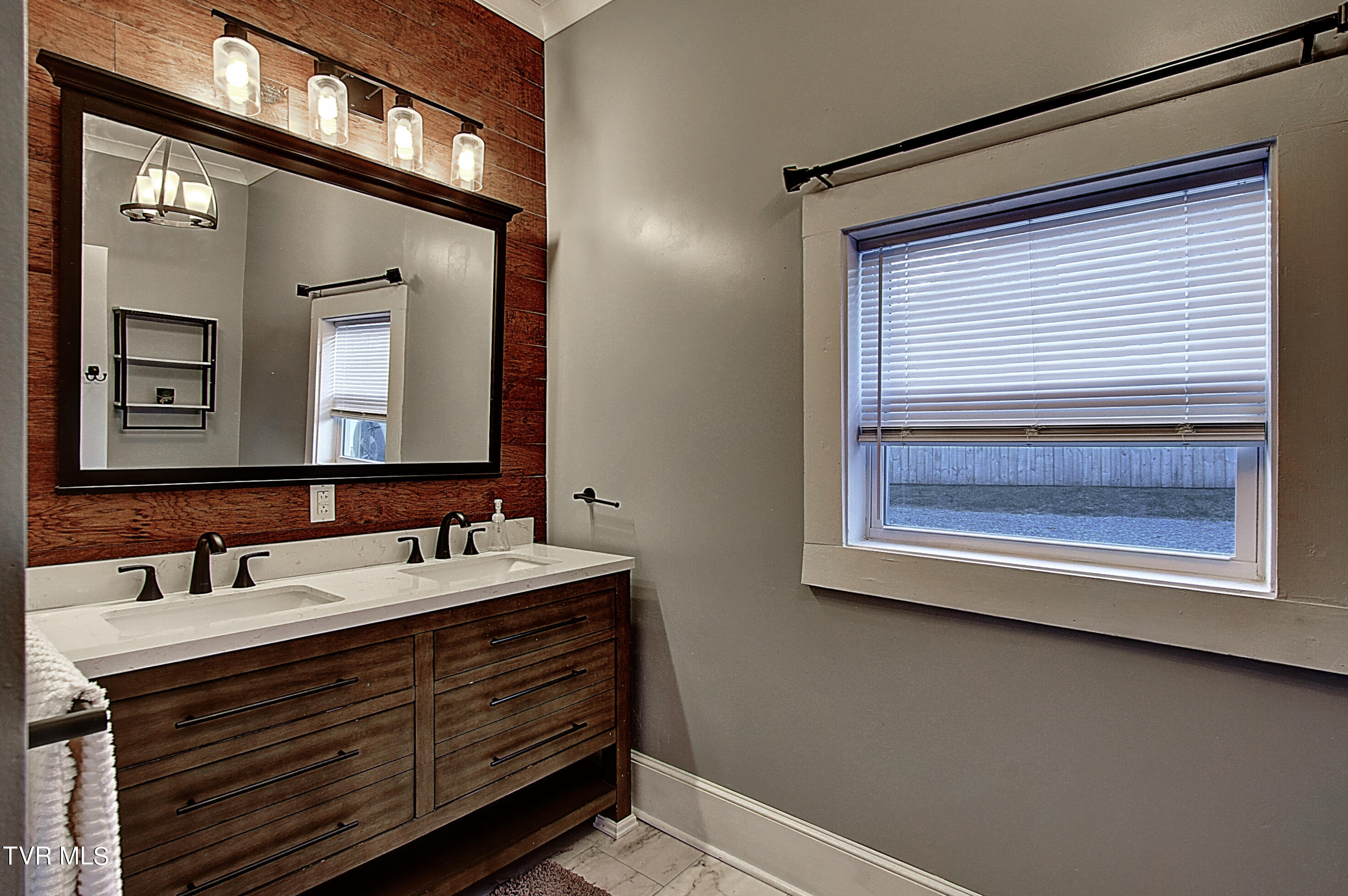 504 Maple Street Elizabethton, TN 37643 - Photo 21 of 36 DSC_0289And8more