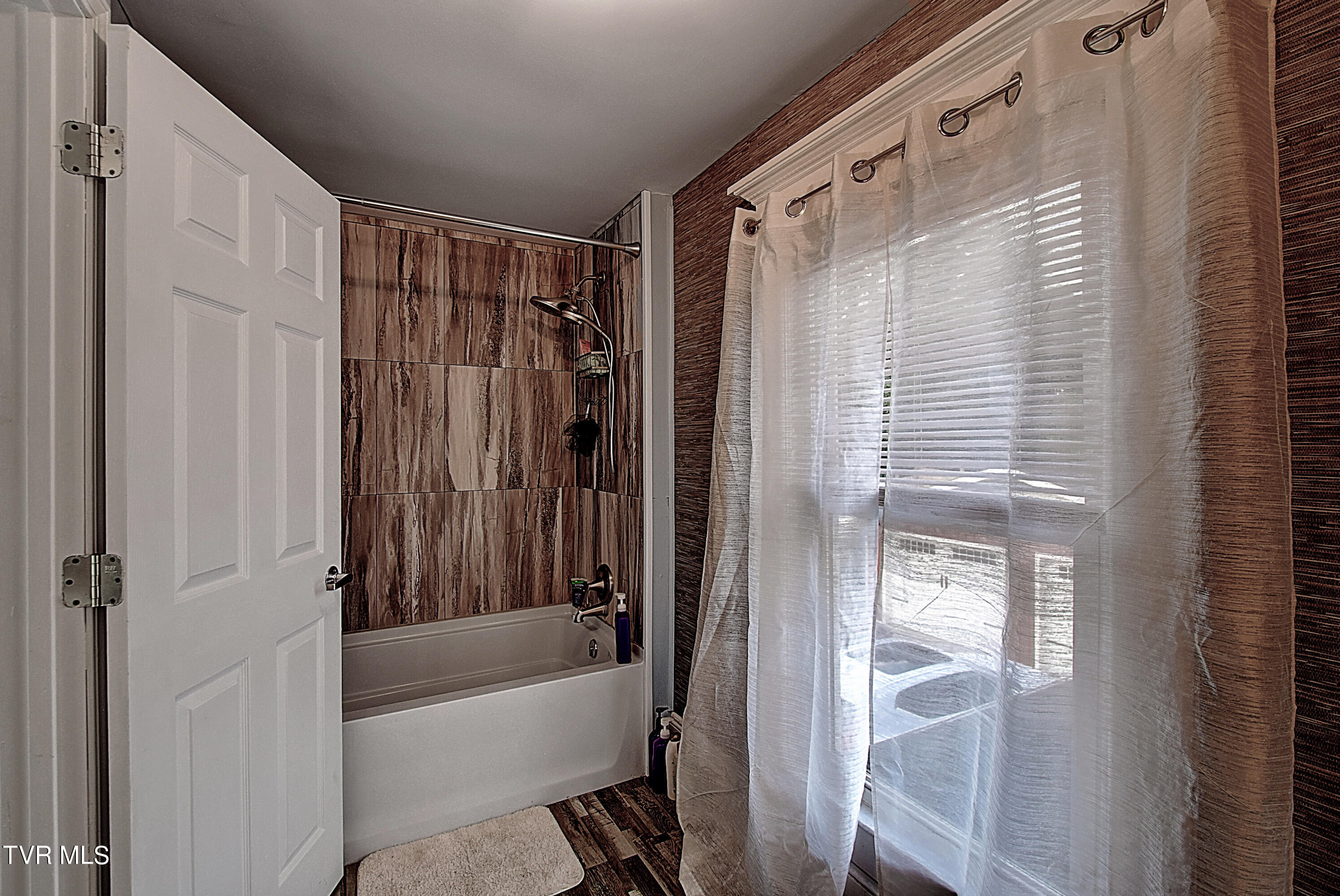 504 Maple Street Elizabethton, TN 37643 - Photo 32 of 36 DSC_0550And8more