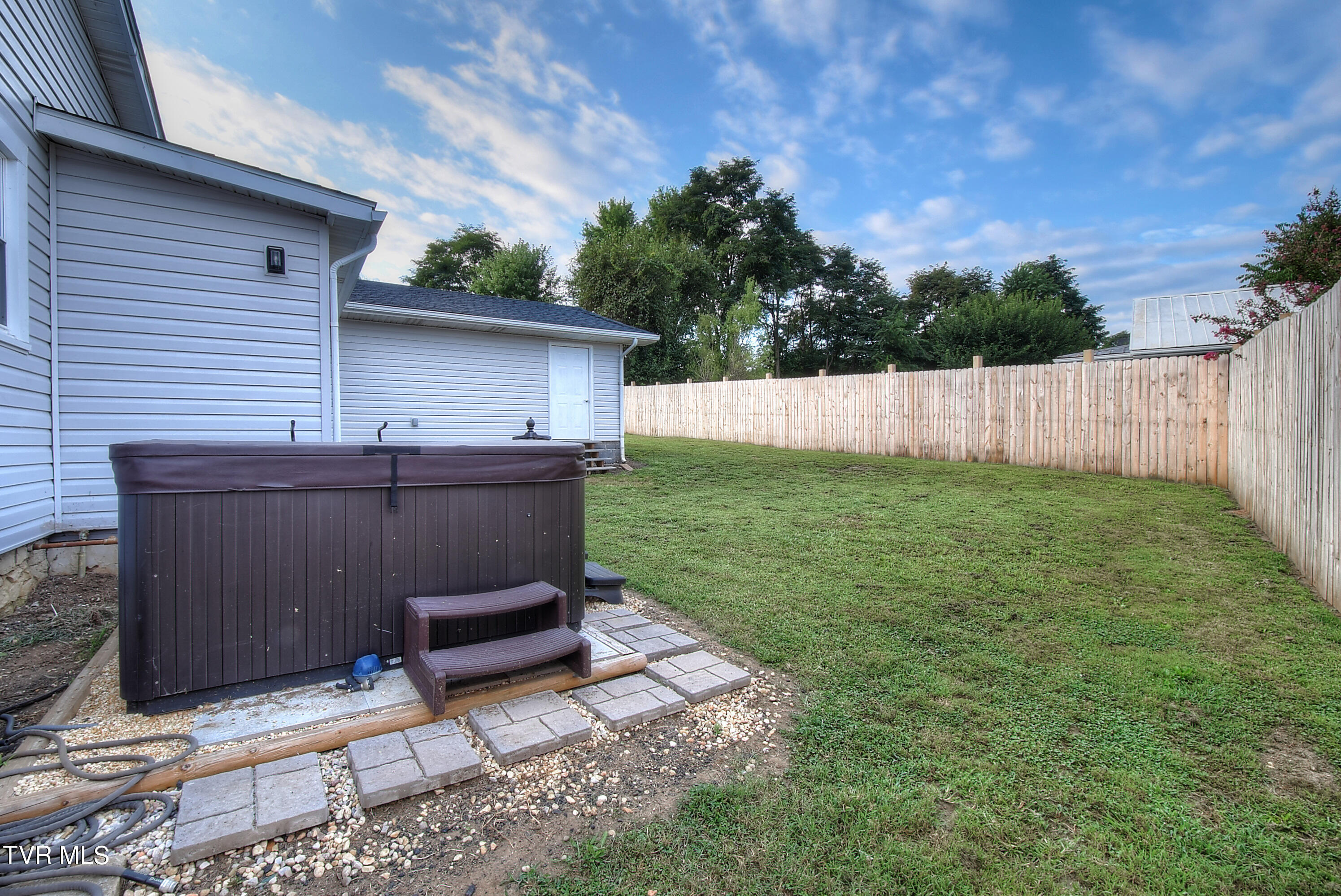 504 Maple Street Elizabethton, TN 37643 - Photo 33 of 36 DSC_0565_66_67_68_69_70