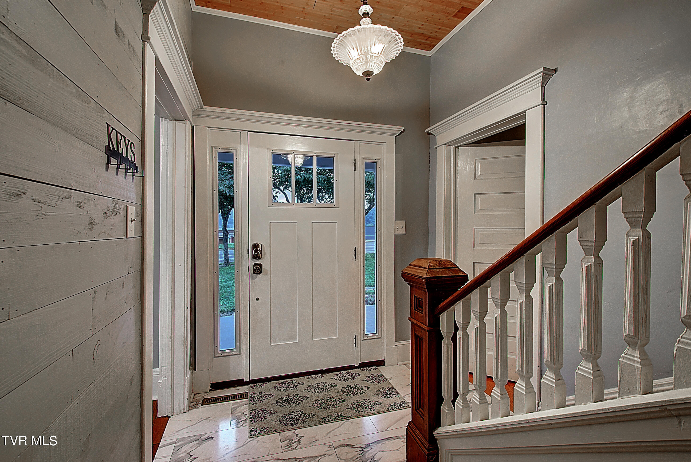 504 Maple Street Elizabethton, TN 37643 - Photo 5 of 36 DSC_0010And8more