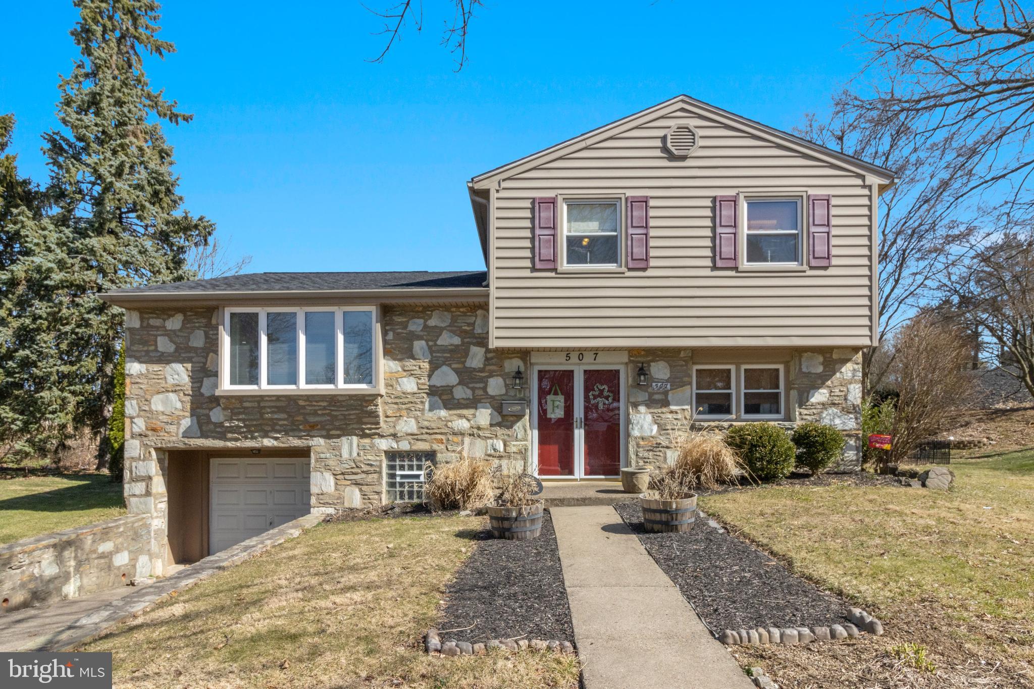 507 Pinewood Road Philadelphia, PA 19116 - Photo 1 of 1 Front of house