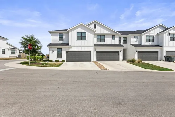 $2,200 | 283 Fieldwood Drive, Unit A, Buda, TX 78610