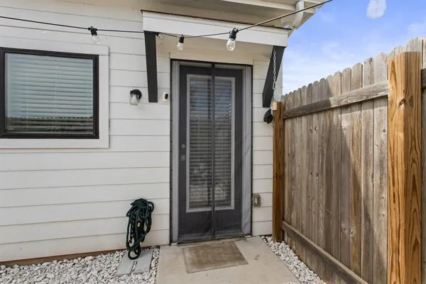 $2,200 | 283 Fieldwood Drive, Unit A, Buda, TX 78610