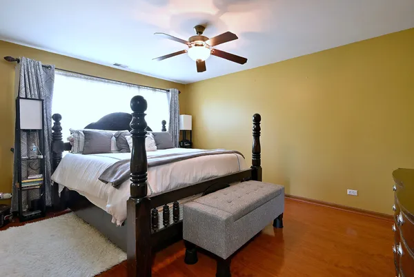 $350,000 | 99 Seton Creek Drive, Oswego, IL 60543