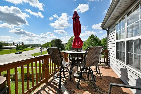 $350,000 | 99 Seton Creek Drive, Oswego, IL 60543