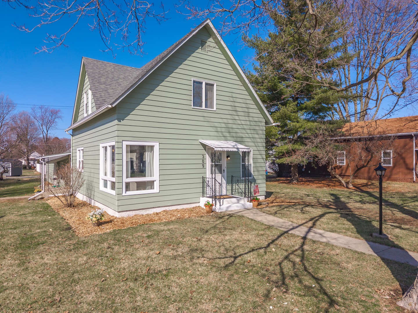 309 North Oak Street Toluca, IL 61369 - Photo 44 of 69 a backyard of a house with table and chairs