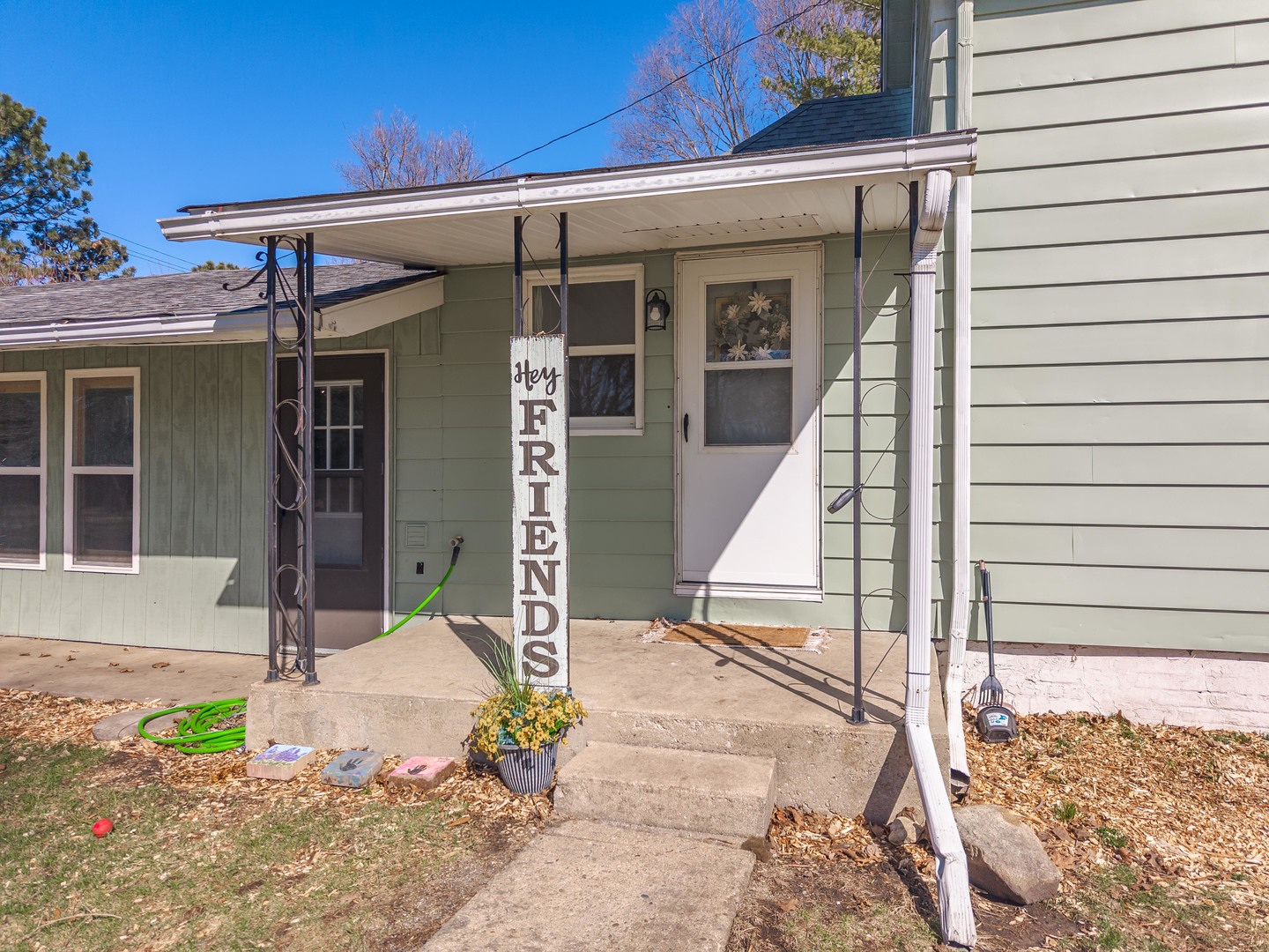 309 North Oak Street Toluca, IL 61369 - Photo 57 of 69 a front view of a house with a porch