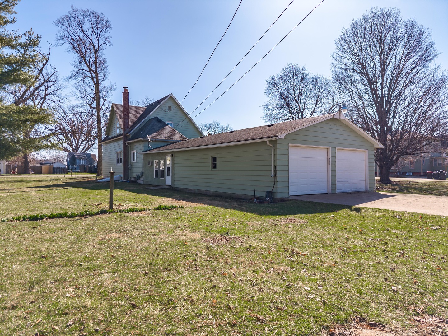309 North Oak Street Toluca, IL 61369 - Photo 60 of 69 a view of a house with a yard
