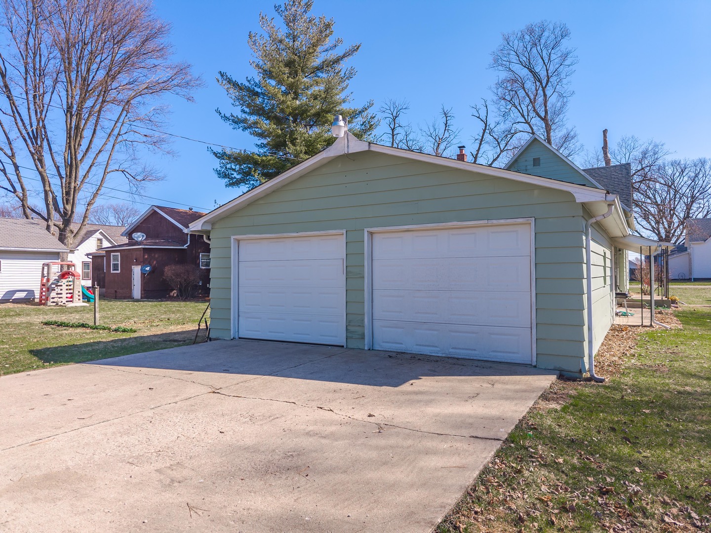 309 North Oak Street Toluca, IL 61369 - Photo 61 of 69 a front view of house with yard and trees