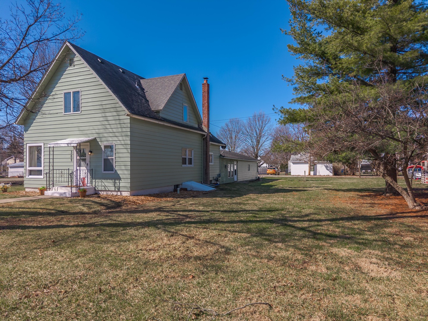 309 North Oak Street Toluca, IL 61369 - Photo 65 of 69 a view of a house with a yard
