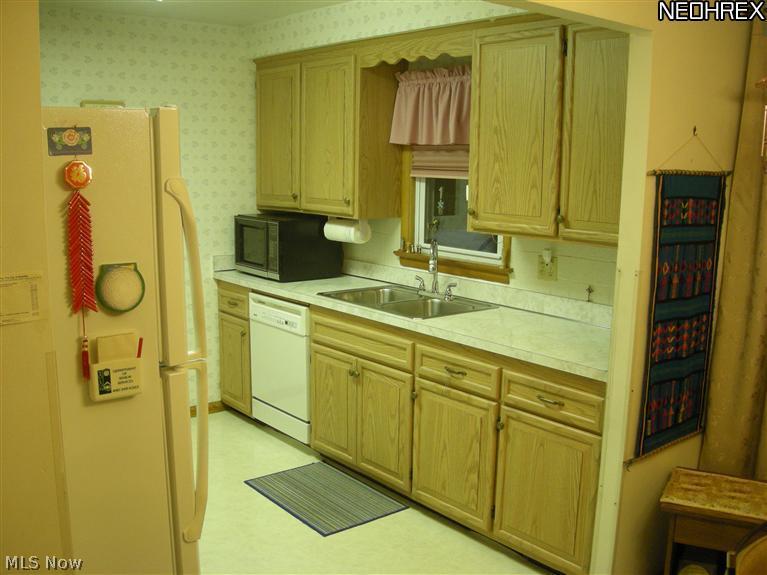 30039 Warren Road Wickliffe, OH 44092 - Photo 6 of 19 Gallery Image 6