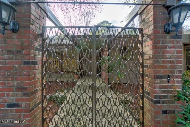 $274,900 | 3809 Montrose Circle, Jackson, MS 39216