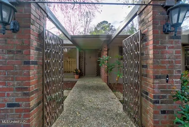 $274,900 | 3809 Montrose Circle, Jackson, MS 39216