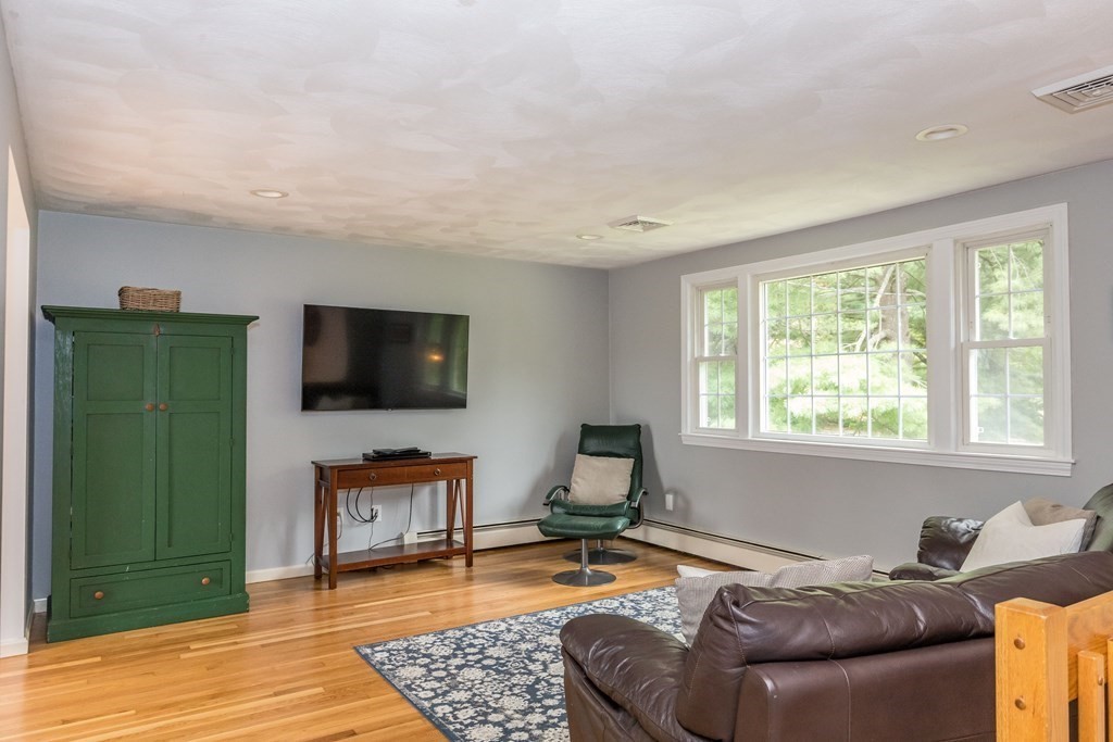 166 Hunt Road Chelmsford, MA 01824 - Photo 14 of 35
