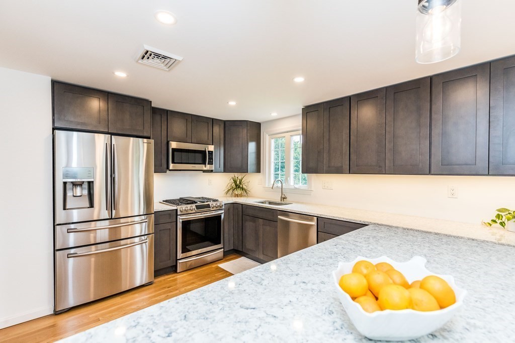 166 Hunt Road Chelmsford, MA 01824 - Photo 4 of 35