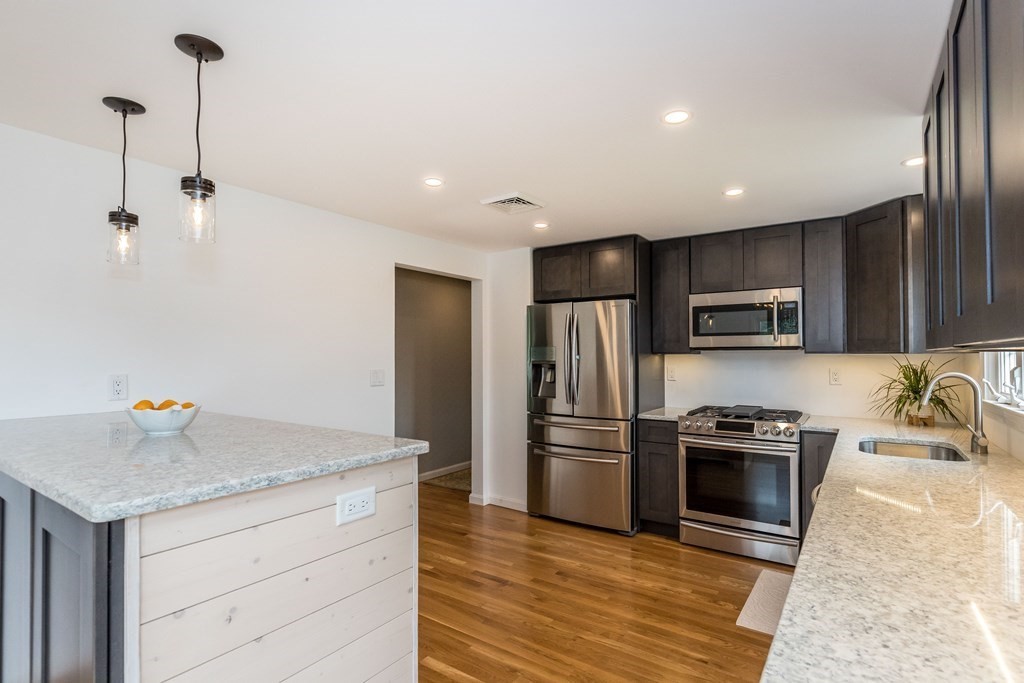 166 Hunt Road Chelmsford, MA 01824 - Photo 6 of 35