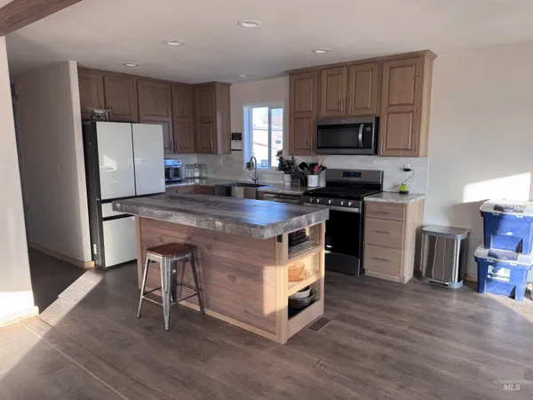 $590,000 | 2803 W Highway, Emmett, ID 83617