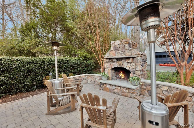 1821 Castlebridge Road Midlothian, VA 23113 - Photo 34 of 40 a view of a patio with a table and chairs
