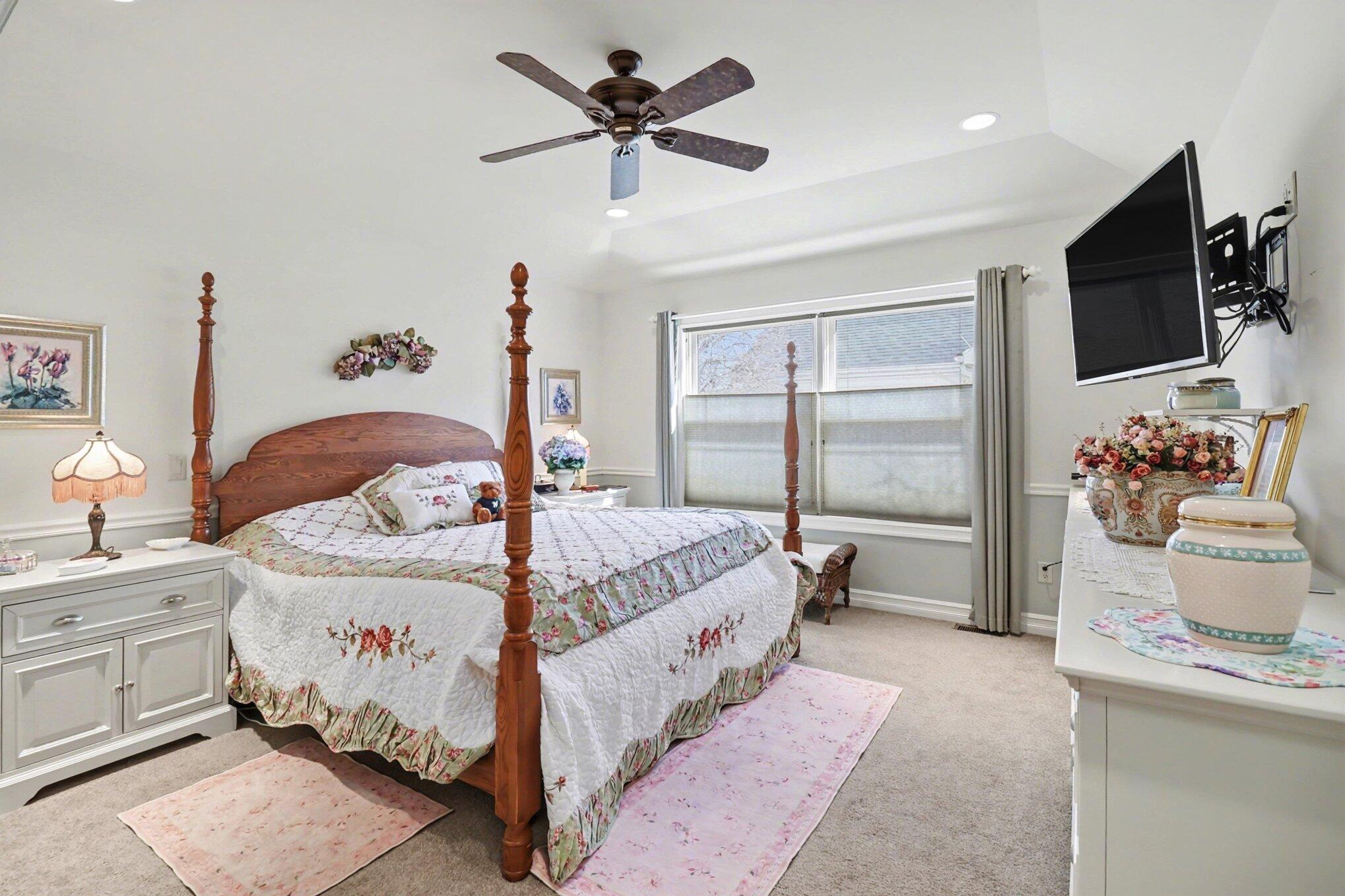 5383 Tonto Road Pentwater, MI 49449 - Photo 28 of 42 Primary Suite