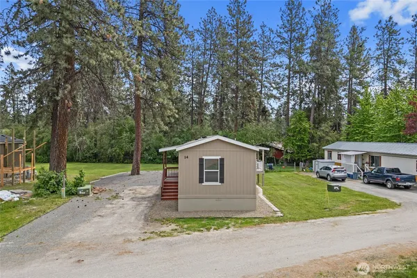 a view of a yard in front of house