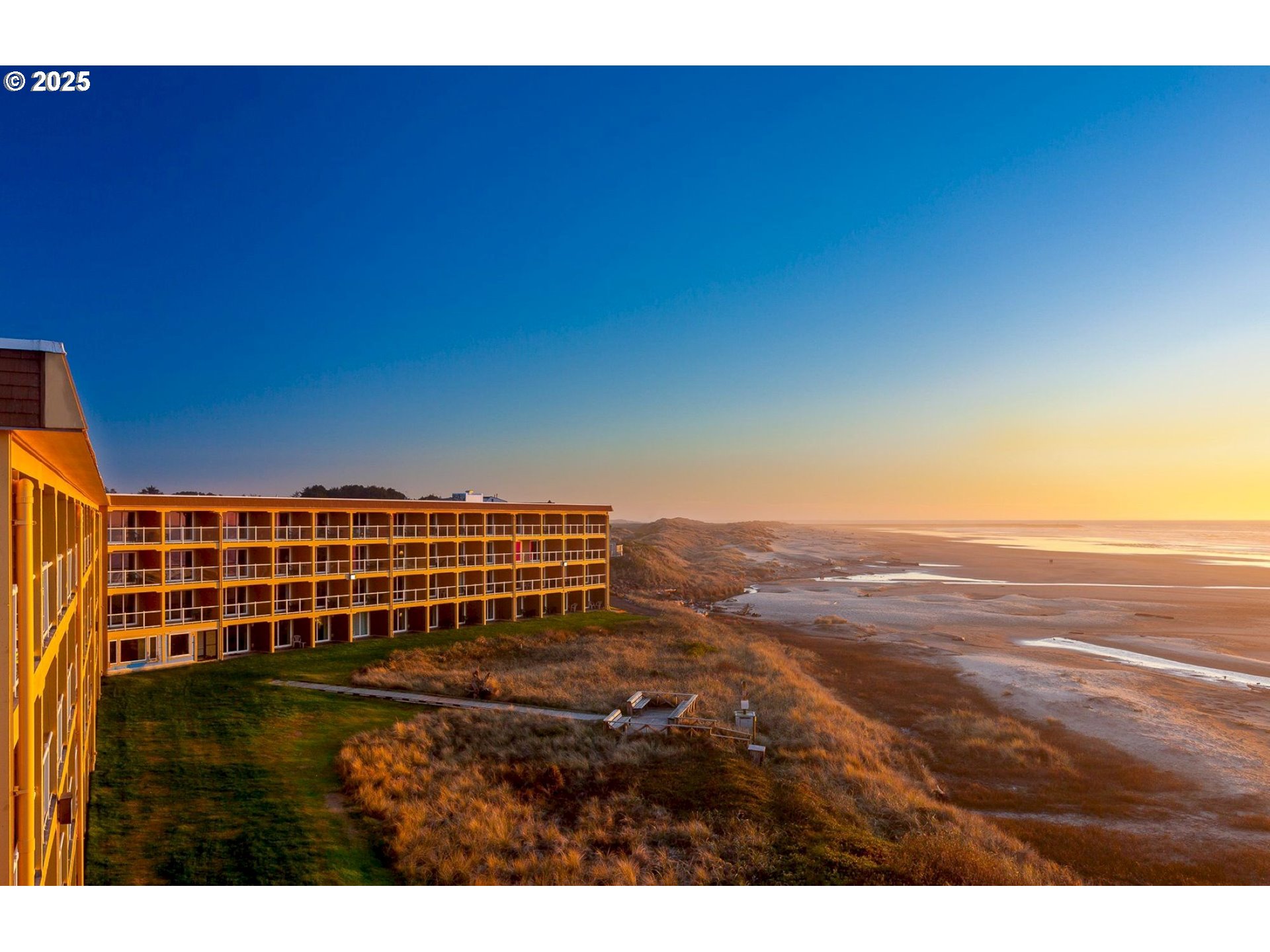 88416 1st Avenue, Unit 201 Florence, OR 97439 - Photo 18 of 29 a view of a city