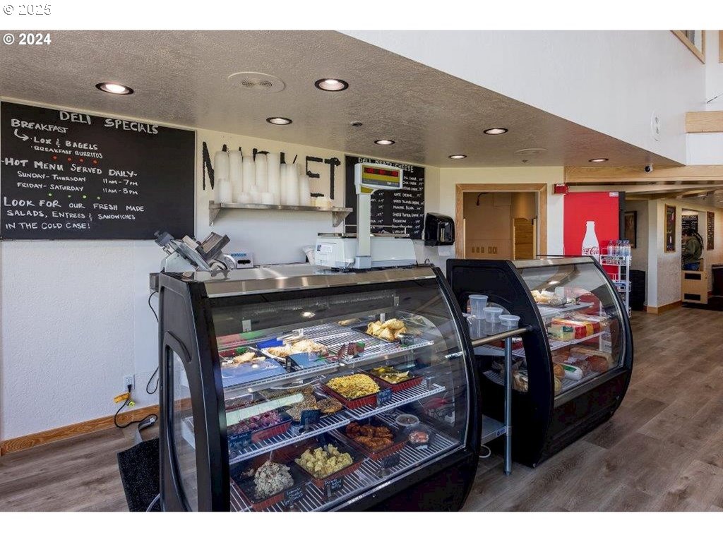 88416 1st Avenue, Unit 201 Florence, OR 97439 - Photo 26 of 29 a living room with furniture and a couch