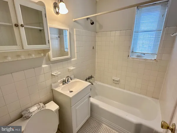 $2,300 | 10413 Montrose Avenue, Unit M201, Bethesda, MD 20814