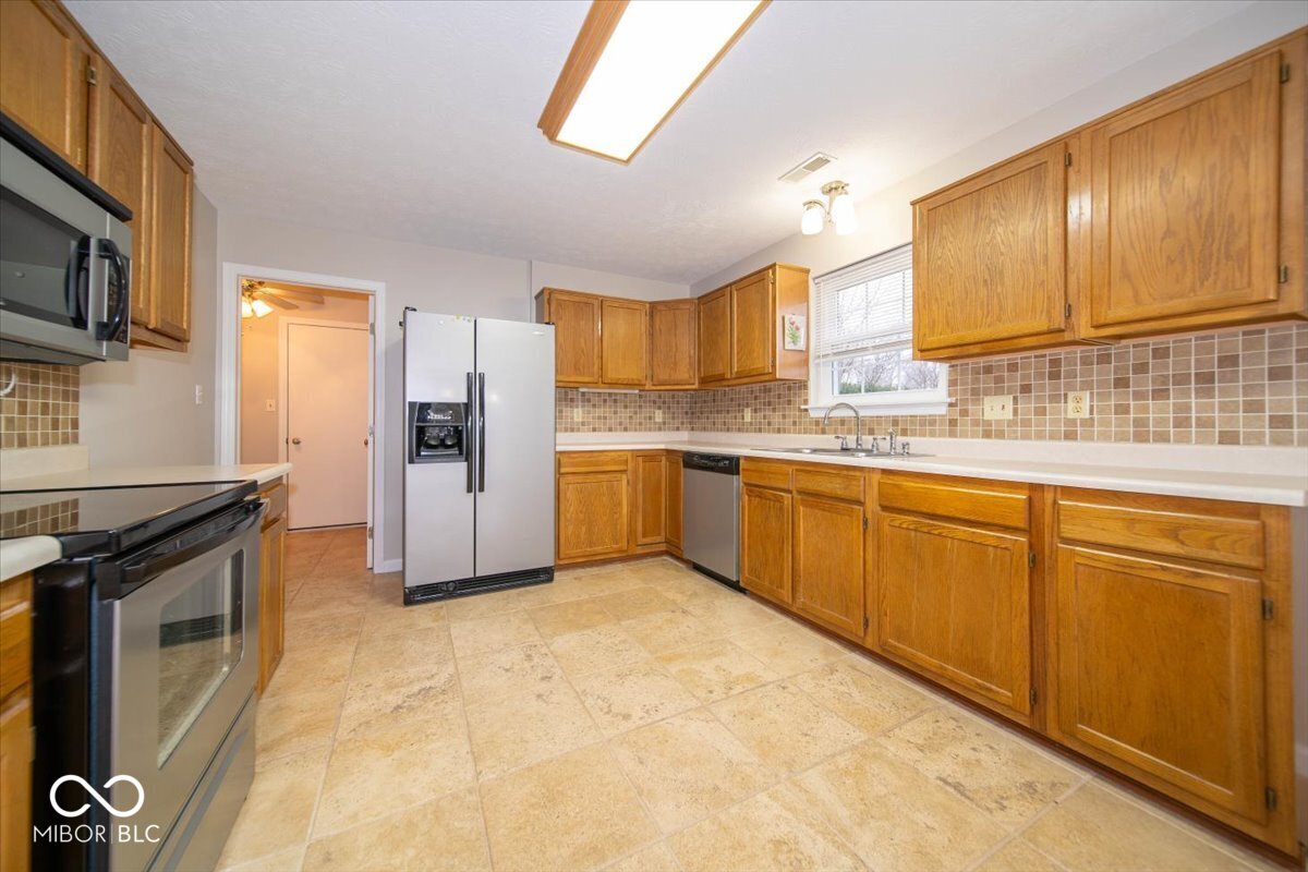 409 Paris Drive Franklin, IN 46131 - Photo 11 of 25