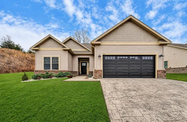 $499,950 | 7011 Linn Cove Court, Roanoke, VA 24018