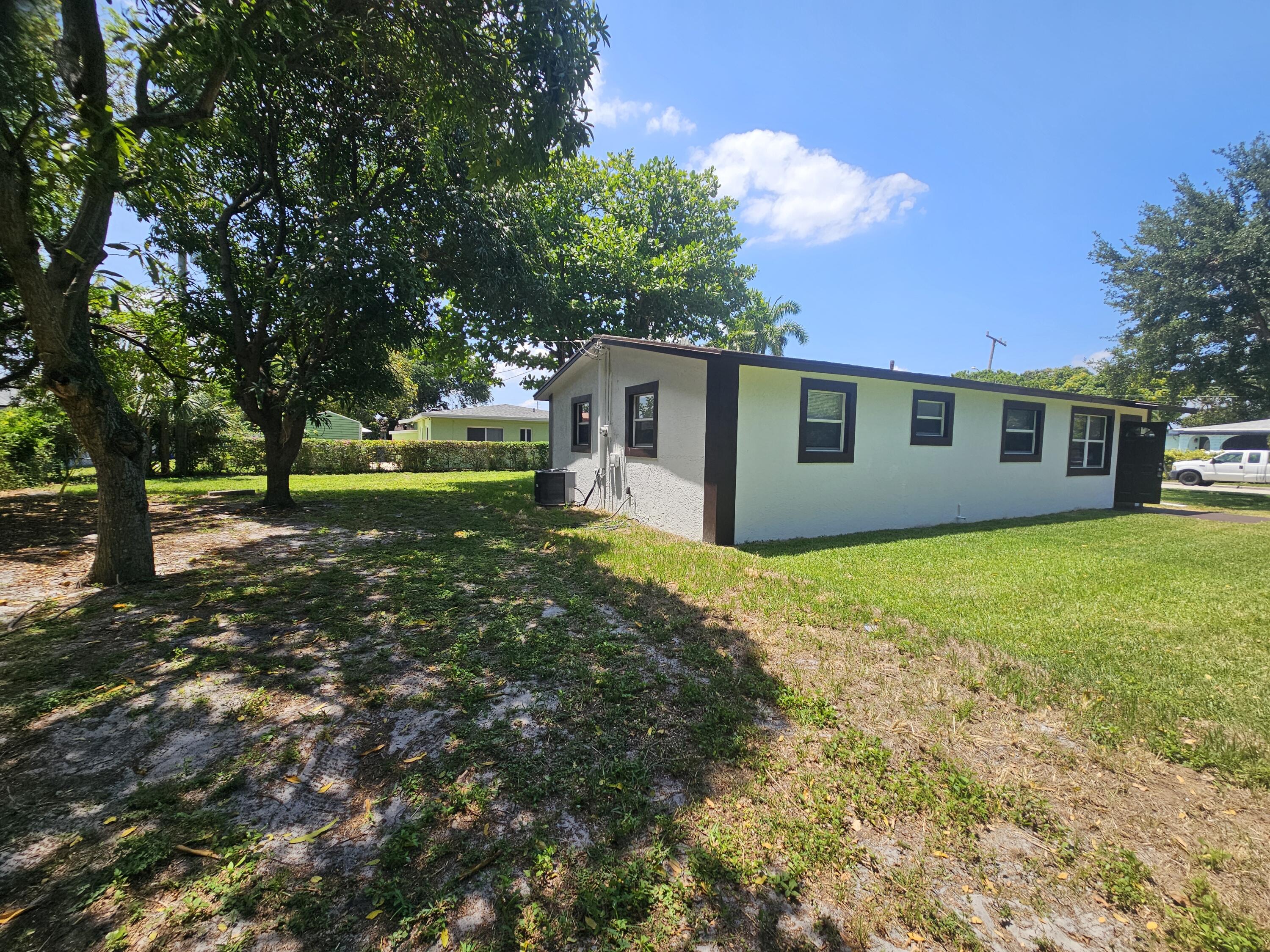 1605 West 10th Street Riviera Beach, FL 33404 - Photo 18 of 52 20260509_140410