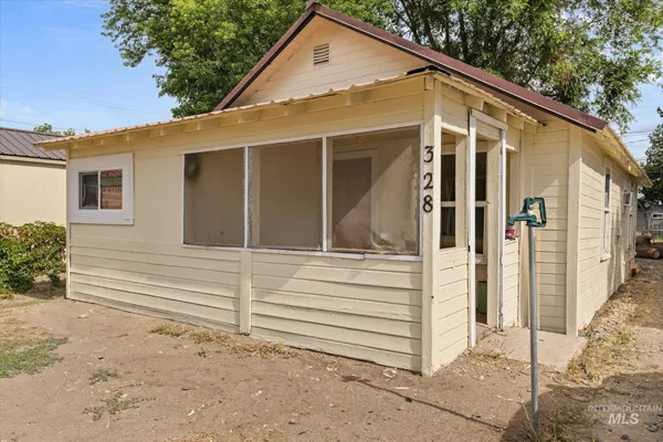 $220,000 | 328 West Owyhee Avenue, Homedale, ID 83628